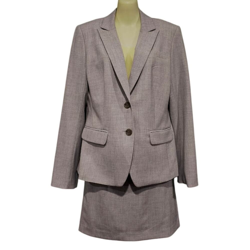 Banana Republic Fully Lined Skirt Suit, Light Gray, Size 8/10โ